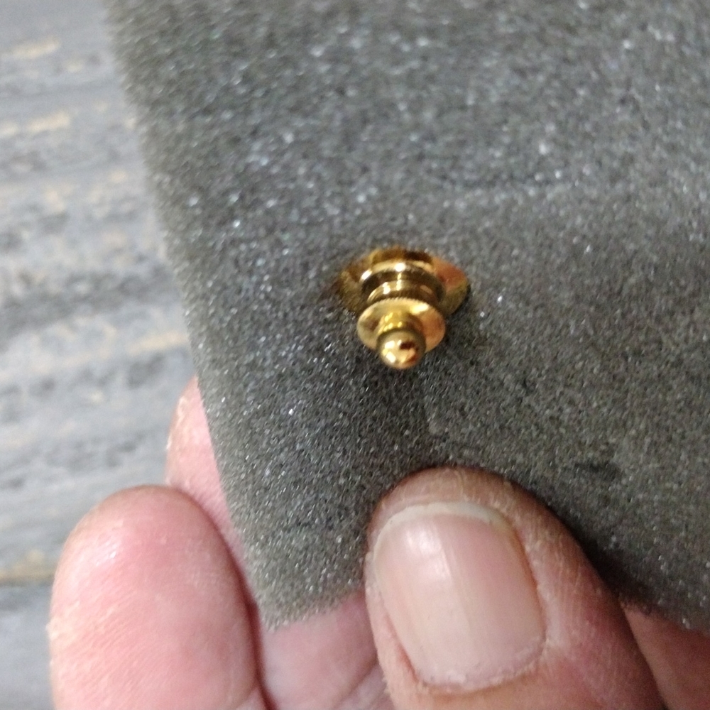 🎁🎄 VINTAGE AVON 1992 ENAMEL PEACE PIN - Picture 3 of 6